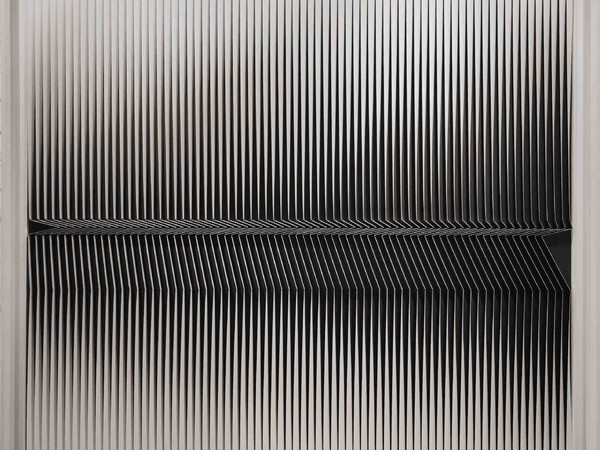 Alberto Biasi, Dal bianco il nero, dalla notte il giorno, 1980, rilievo in tela e acrilico su tavola, 145x145 cm. Alberto Biasi, Dal bianco il nero, dalla notte il giorno, 1980, rilievo in tela e acrilico su tavola, 145x145 cm.
