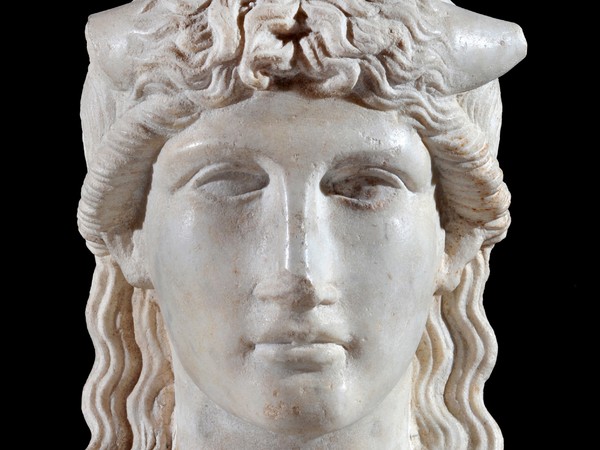 Busto di Iside-Io, Pompei, Marmo, 22 x 15 x 8,5 cm, I secolo d.C. Napoli, Museo Archeologico Nazionale | Courtesy Museo Archeologico Nazionale di Napoli, Museo Egizio Torino