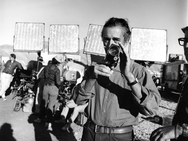 Michelangelo Antonioni sul set di Zabriskie Point