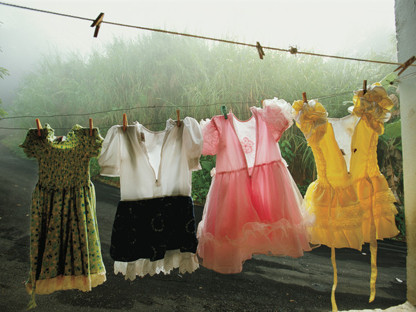 Amy Toensing, Quale colore? Vento di protesta a Portorico, marzo 2003. Utuado, Portorico