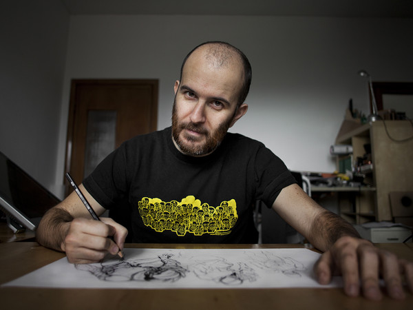Lorenzo da sempre è felice (tanto) quando disegna. “Da quando disegno, è come se non avessi lavorato un solo minuto in vita mia: mi sono sempre divertito tantissimo. Ti senti quasi in colpa, a far di mestiere una cosa che ti piace così tanto, la vivi talmente come un gioco per te stesso e con te stesso, che sei il primo a non prenderla seriamente: ti pare che può essere un lavoro?