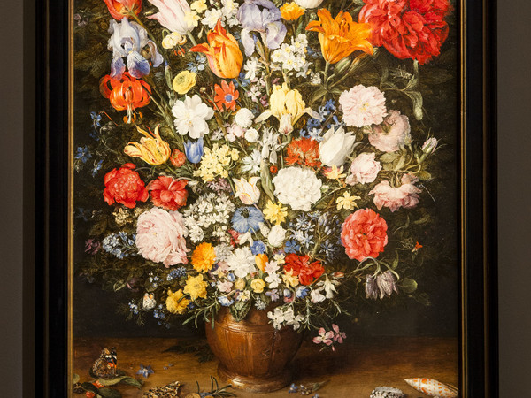 Jan Brueghel, Vaso di fiori con gioiello, monete e conchiglie, olio su rame, cm 65x45. © Barbara Bonomelli