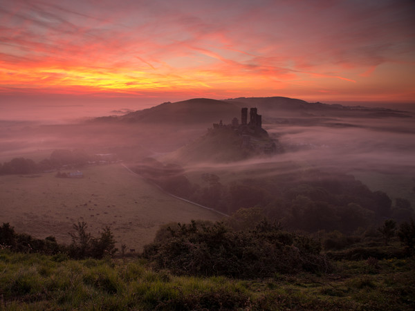 Daniel Sands, Corfe Castle, Isle of Purbeck, Dorset, Finalista all'Historic Photographer of the Year 2017 | Courtesy of Historic Photographer of the Year | © Daniel Sands