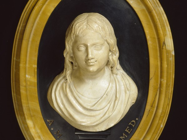 Giovan Battista Foggini, Ritratto di Anna Maria Luisa de’ Medici bambina, 1675-1676 ca, marmo bianco, marmo giallo di Siena e paragone, Grassina (Fi), Collezione Alberto Bruschi