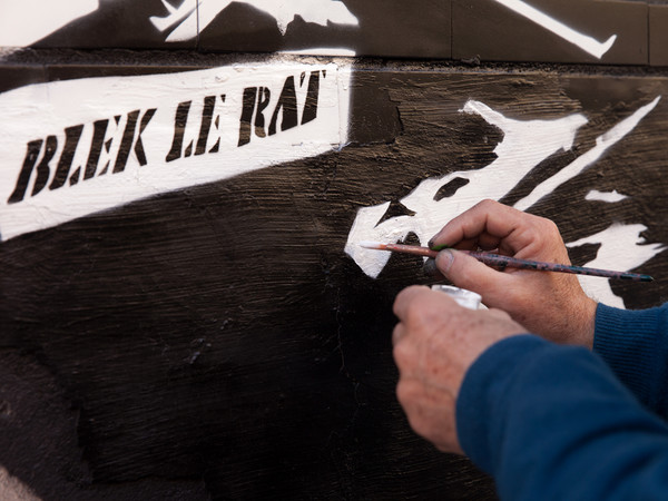 Blek le Rat all'opera, The Man Who Walks Through Walls, Wunderkammern, Roma, 2015. Photo by © Blind Eye Factory