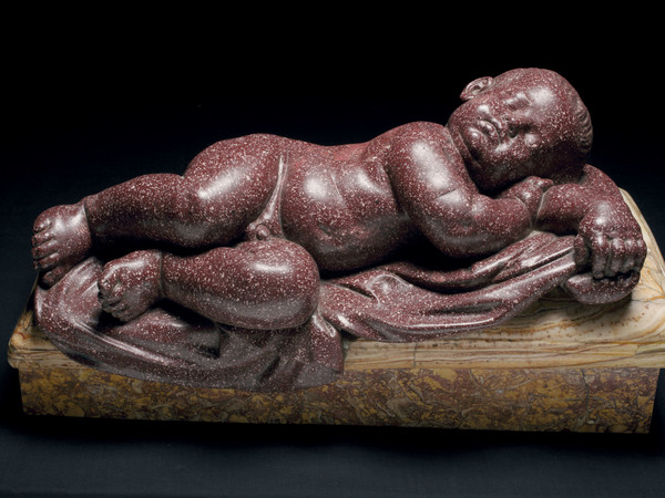 Tommaso Fedeli, Putto dormiente, porfido, altezza 27 cm. Roma, Fondazione Dino ed Ernesta Santarelli