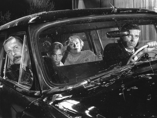 Marja Leena Hukkanen, fotografia di scena dal set del film Tatjana (1993) di Aki Kaurismäki, dalla serie Shadows in Paradise, 1984-2024 Marja Leena Hukkanen, fotografia di scena dal set del film Tatjana (1993) di Aki Kaurismäki, dalla serie Shadows in Paradise, 1984-2024
