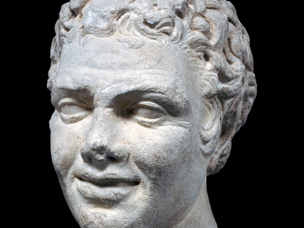 Scultore romano del I- II secolo d.C., Testa di Satiro o di centauro, marmo bianco statuario, altezza 29 cm, Roma, Fondazione Dino ed Ernesta Santarelli