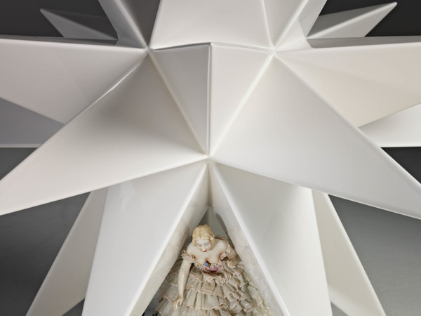 Andrea Salvatori, La Vispa Teresa, 2007, ceramica e porcellana | Photo © Bernardo Ricci - Courtesy Andrea Salvatori 