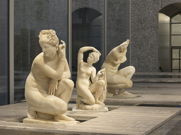 Veduta della mostra “Serial Classic”, co-curata da Salvatore Settis e Anna Anguissola. Fondazione Prada Milano, 2015. Foto Attilio Maranzano. Courtesy Fondazione Prada