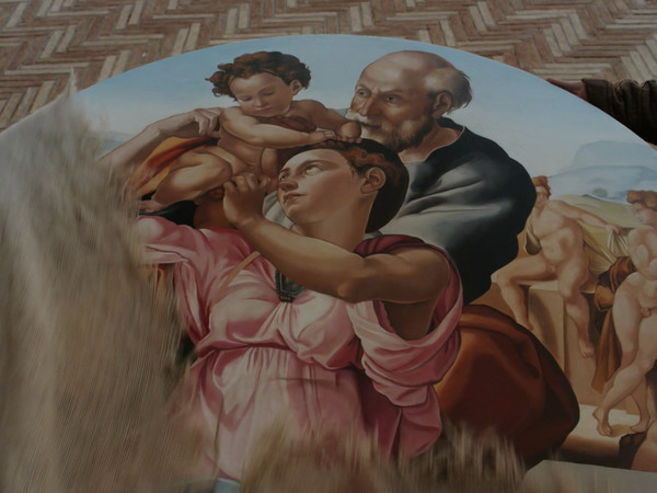 Lo svelamento del Tondo Doni. Scena tratta dal film Michelangelo Infinito | Courtesy of Sky