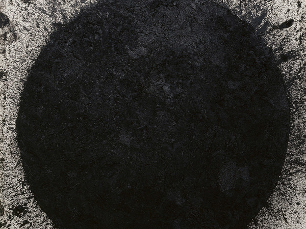 Richard Serra, Melville, 2009, Paintstick su carta fatta a mano, 199.4 x 199.4 cm, Collezione privata, Courtesy of Gagosian Richard Serra, by SIAE 2018
