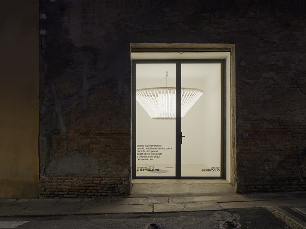 Alberto Garutti, Temporali, 2015, garage Bentivoglio, Palazzo Bentivoglio I Ph. Carlo Favero. Courtesy Studio Alberto Garutti 
