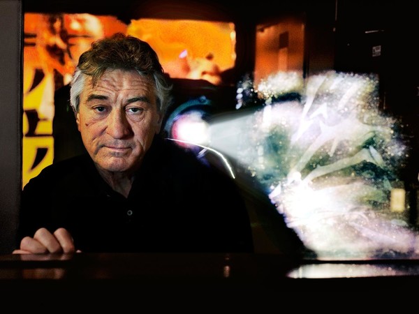 Steve McCurry, Robert De Niro nella sua sala di proiezione a Tribeca, New York, USA, 2010