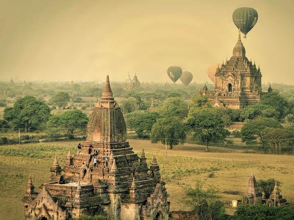 Ana Caroline de Lima, Bagan Archaelogical Zone, Mandalay Region, Myanmar, Finalista all'Historic Photographer of the Year 2017 | Courtesy of Historic Photographer of the Year | © Ana Caroline de Lima