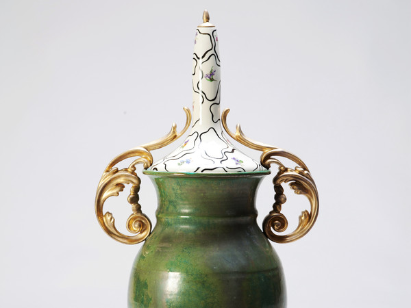 Andrea Salvatori, Ottomano #10, 2016, Ceramica, 32 x 20 x 57.5 cm | Foto © Luca Nostri | Courtesy of Andrea Salvatori 