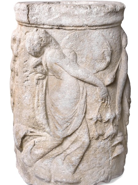 Altare cilindrico con menade danzante, Arte romana, prima metà del II secolo d.C. Trachite, h 66 cm, diametro base 40 cm, Padova, Musei Civici agli Eremitani-Museo Archeologico