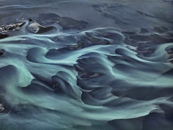 Edward Burtynsky, Fiume Olfusá n. 1. Islanda 2012 © Edward Burtynsky / courtesy Admira, Milano