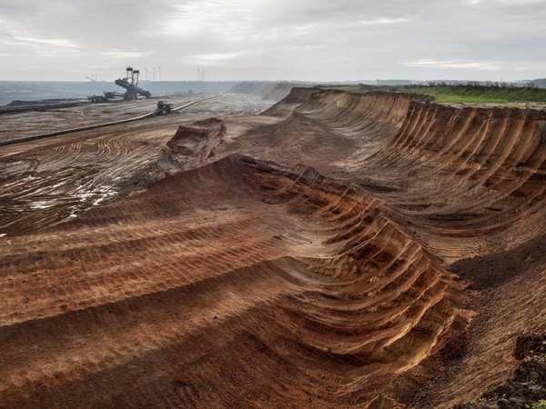 Edward Burtynsky, Coal Mine #1, North Rhine, Westphalia, Germany, 2015 | Foto © Edward Burtynsky | Courtesy of © Admira Photography, Milan / Nicholas Metivier Gallery, Toronto