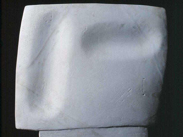 Alberto Giacometti, Tete qui regarde, 1929. Gesso, 39,50 x 33,50 x 6,50 cm Roma, Galleria Nazionale d’Arte Moderna. Su concessione del Ministero per i Beni e le Attività Culturali e del Turismo © Alberto Giacometti Estate / by SIAE in Italy, 2014