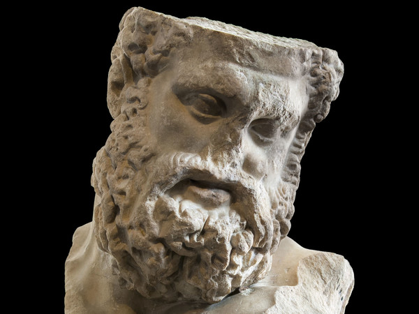 <em>Testa colossale di Ercole in riposo (Tipo Farnese)</em>, Copia marmorea romana della seconda metà del I secolo a.C. di un’opera di Lisippo risalente al 320/310 a.C. circa, Antikenmuseum Basel und Sammlung Ludwig