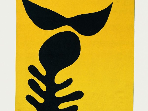 Jean Arp, Squelette et moustaches, 1956, arazzo realizzato da un rilievo