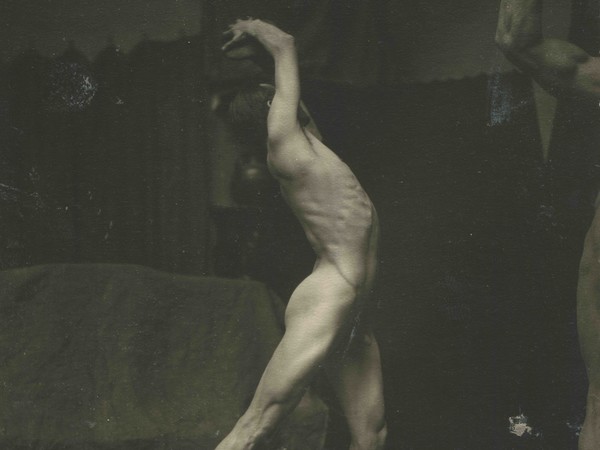 Finnish Olympic discus thrower Armas Rudolf Taipale (1890–1976) poses in the Paris studio of Kostas Dimitriadis for the sculpture,Finnish Discus Thrower About 1924 Unrecorded photographer, Black and white photograph, Dimitriadis archive, Hellenic Literary and Historical Archive / National Bank of Greece Cultural Foundation Foundation