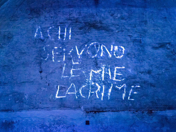 Silvano Tessarollo, A chi servono le mie lacrime, videoinstallazione, Torre Grimaldina di Palazzo Ducale, Genova 2016 | © Galleria Michela Rizzo, Venezia