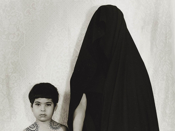 Shirin Neshat, Senza titolo, 1996, Gelatin silver print, 149 x 107 cm, Collezione Pierluigi e Natalina Remotti